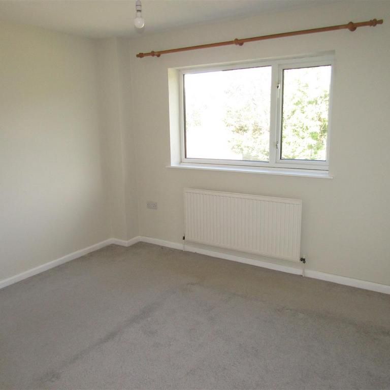 3 bedroom end of terrace house to rent - Photo 1