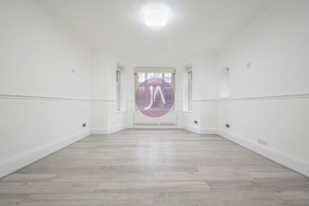 2 bedroom Flat to rent in Moreland Court, Finchley Road, London, NW2 - Photo 5