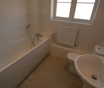 4 bedroom semi-detached house to rent - Photo 6