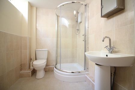 Chertsey Bridge Road, Chertsey - Photo 2