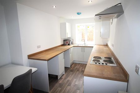 House - Terraced For Rent Heidelberg Road, Southsea - Photo 5