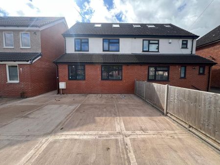 1 bedroom in a house share to rent - Photo 2