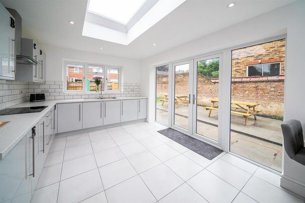 1 bedroom in a house share to rent - Photo 1