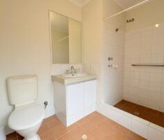 Spacious 3-Bedroom Villa with Modern Amenities - Photo 5