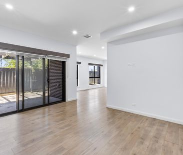 Beautifully Designed Family Home in a Quiet Dallas Location - Photo 5