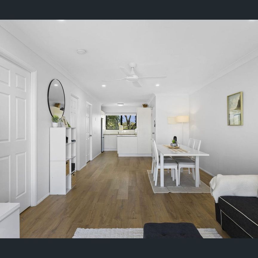 Spacious Apartment in Prime Southport Location Unfurnished - Photo 1