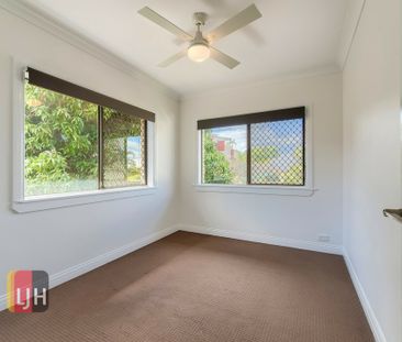 LARGE 3 BEDROOM UNIT IN QUIET LOCATION IN NORTHGATE! - Photo 4