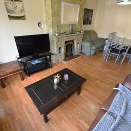 4 bedroom Flat in St Chads Drive, Leeds - Photo 1