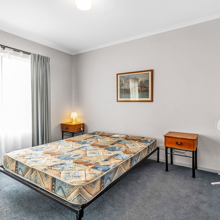 Fully Furnished Apartment in CBD! - Photo 1