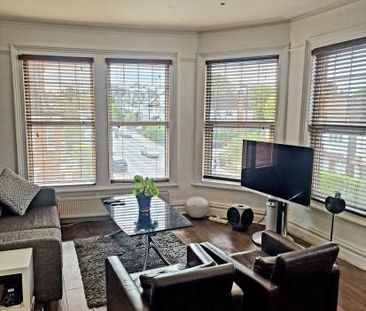 Large sunny 1 bedroom apartment - Self contained - Photo 6