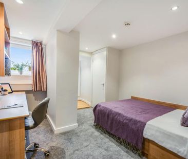 3 bedroom flat to rent - Photo 4