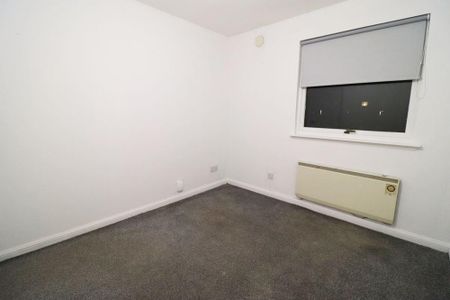 3 bedroom flat to rent - Photo 5