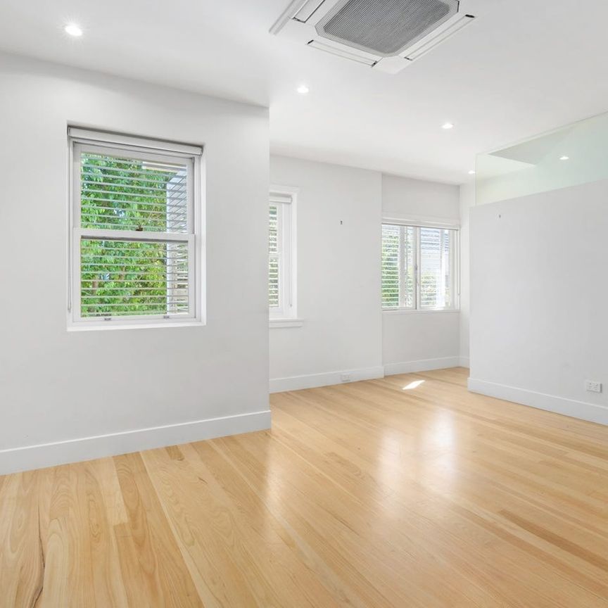 LEAFY OUTLOOK - Photo 1