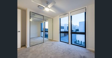 A Luxurious Modernist Haven Amidst Nature - Photo 2