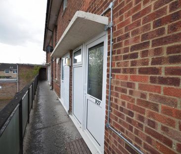 2 bedroom maisonette to rent - Photo 2