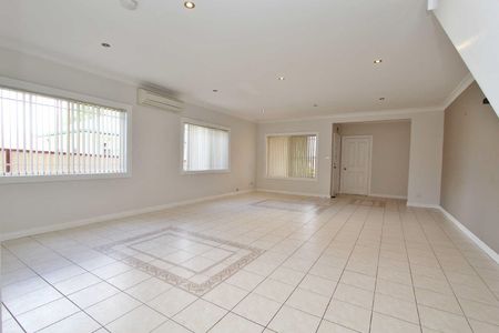 3 Bedroom Brick Duplex with Air Conditioning - Photo 3