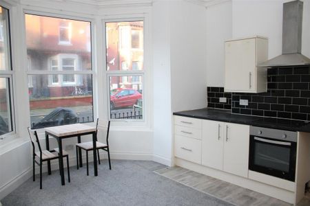 1 bedroom ground floor flat to rent - Photo 2