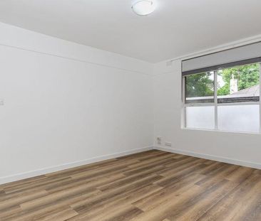 Comfort, Convenience & Lifestyle in the Heart of Maribyrnong - Photo 3