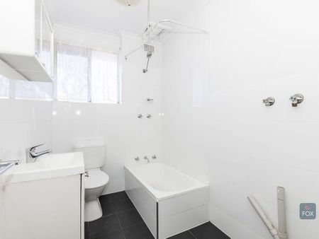 Low maintenance unit in good location - Photo 4