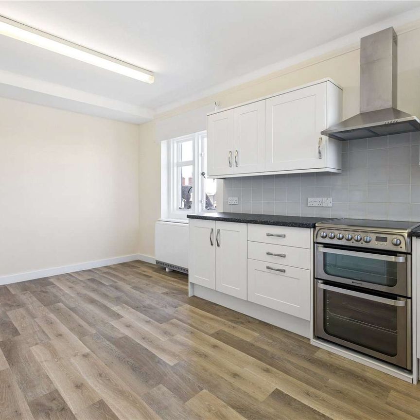 A bright two bedroom apartment - Photo 1