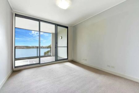 A Prize Giving Waterfront Two Bedrooms - Photo 2