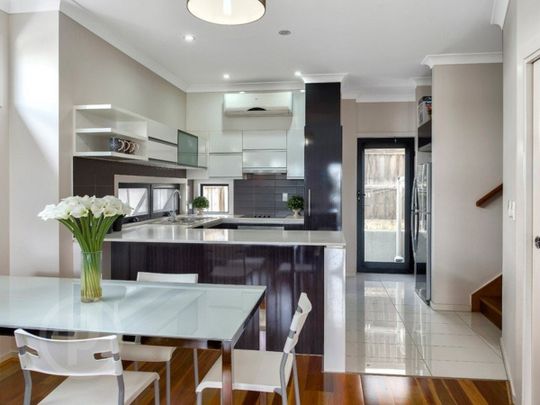 3/58 Lothian Street, Annerley QLD 4103 - Townhouse For Rent | Domain - Photo 1