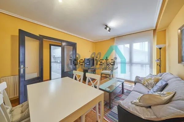 Alquiler de piso en Calle Félix Aramburu - Photo 1