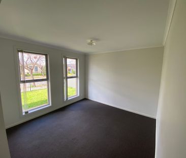 36 Riesling Crescent, Andrews Farm, SA 5114 - Photo 4