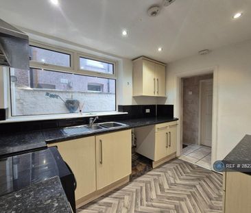 3 bedroom terraced house to rent - Photo 6