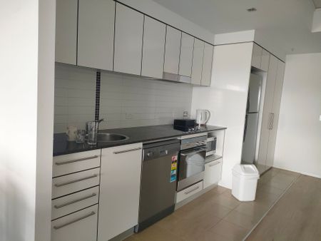 Fully Furnished 1 Bed Apartment - 3 Month Lease Only - Photo 3