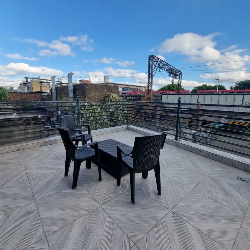 Studio Flat, Commercial Road, E14 - Photo 1