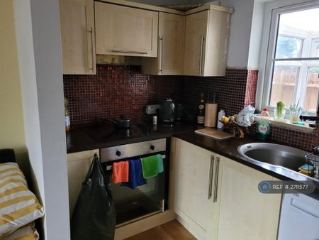 1 bedroom semi-detached house to rent - Photo 3
