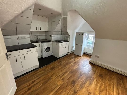 Studio to rent - Photo 1