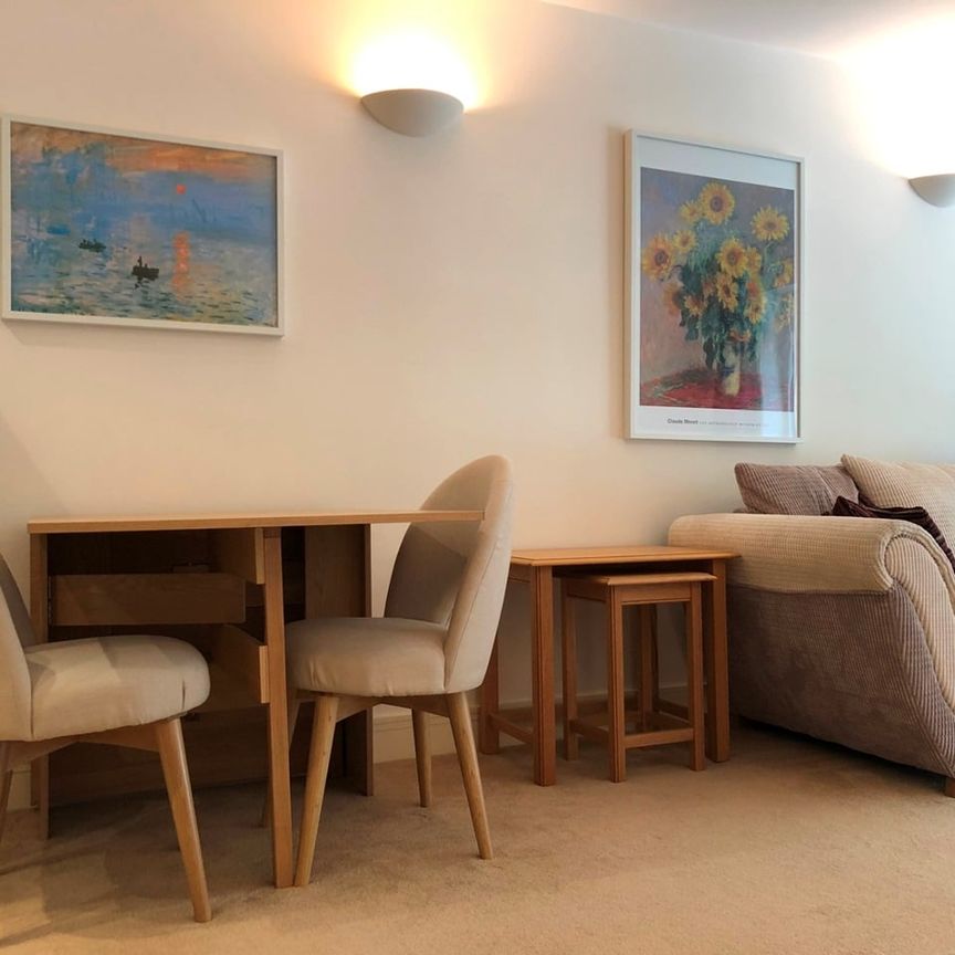 1 Bed Flat, Lurline Gardens, SW11 - Photo 1