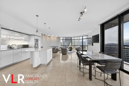 Condo in Downtown Vancouver, BC - Photo 2