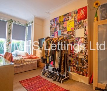 4 Bedroom Mid Terraced House for rent in Manor Drive - Photo 5