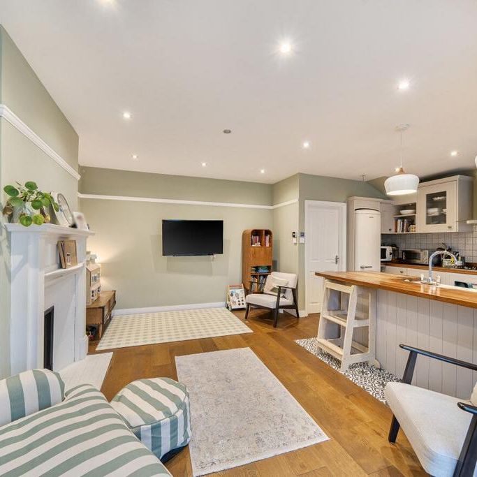4 bedroom terraced house to rent - Photo 1