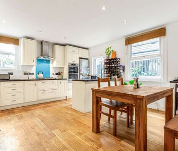 Gorgeous two bedroom apartment with a private garden. - Photo 5