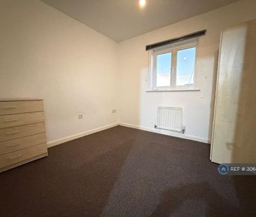 3 bedroom flat to rent - Photo 2