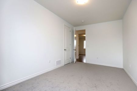 For Lease - 88 McBride Trail, Barrie, Ontario - Photo 5