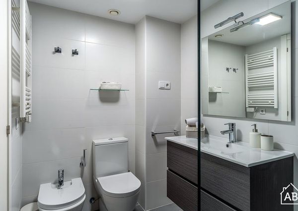 Modern 2-Bedroom Apartment in Poblenou with Balcony
