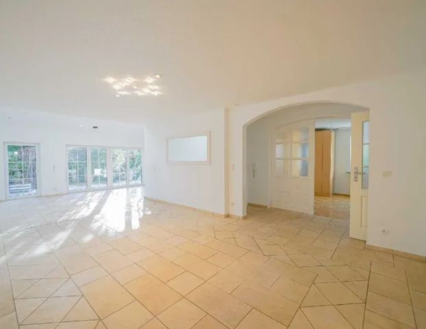 Freistehendes Einfamilienhaus mit Garten und Sonnenbalkon - Foto 1