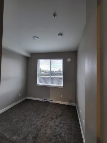 Central Park Village – North Village Suites 3BD/2BA - Photo 2