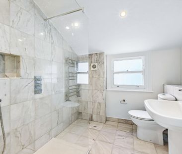 An impressive and spacious family home situated on one of Battersea’s most desirable residential streets. - Photo 3