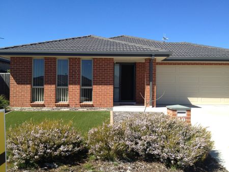 40 Dagmar Berne Street, Macgregor ACT, Belconnen - Photo 4