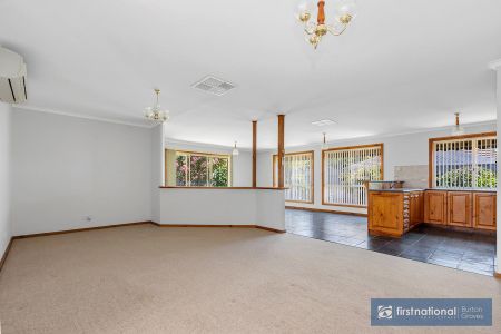 VERY TIDY AND SPACIOUS THREE BEDROOM HOME - Photo 2