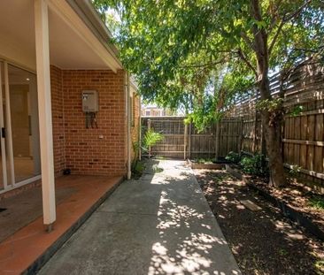 Perfect Location! - Photo 6