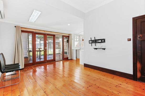 148 Atherton Road, Oakleigh VIC 3166 - House For Rent | Domain - Photo 1