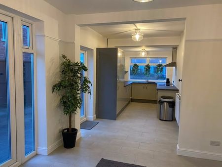 3 Bed Semi-Detached House, Heatherdale Road, L18 - Photo 3