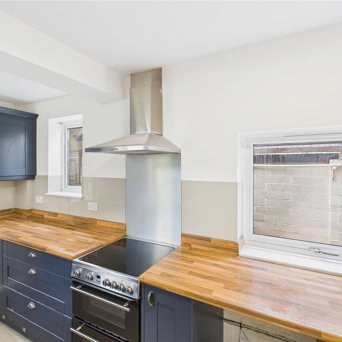 3 bedroom semi-detached house to rent - Photo 1